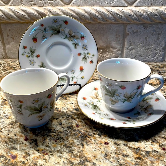 Royal Doulton Dining Royal Doulton 2 Tea Cups Saucers Poshmark